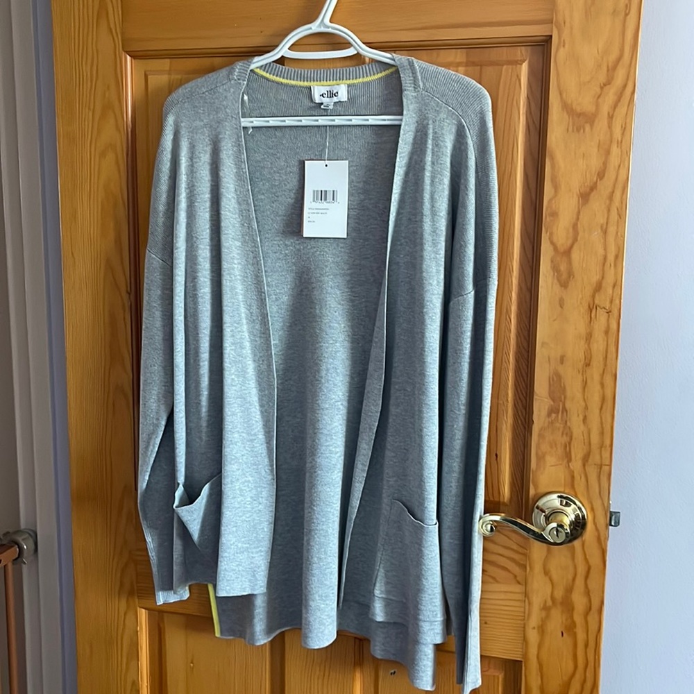 Light grey long sleeve cardigan